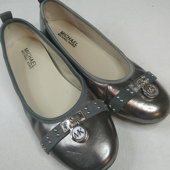 Michael Kors "Viva" Ballet Pewter Leather Flats Sh - Picture 4 of 8